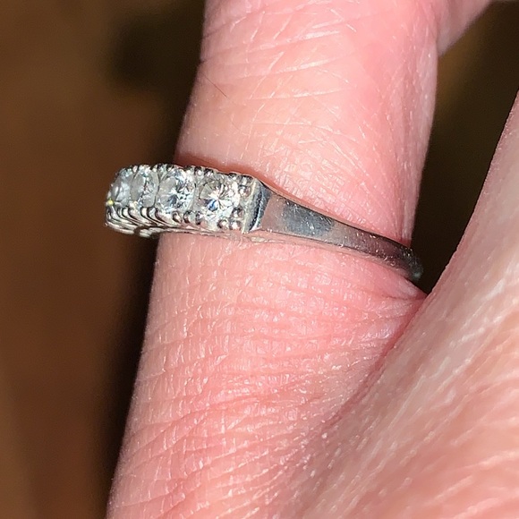 Platinum Ring with Diamonds - Picture 2 of 9